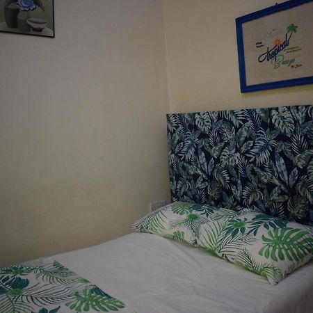 Tropical Breeze Vacation Home And Apartments Νησίδα Γκρος Εξωτερικό φωτογραφία
