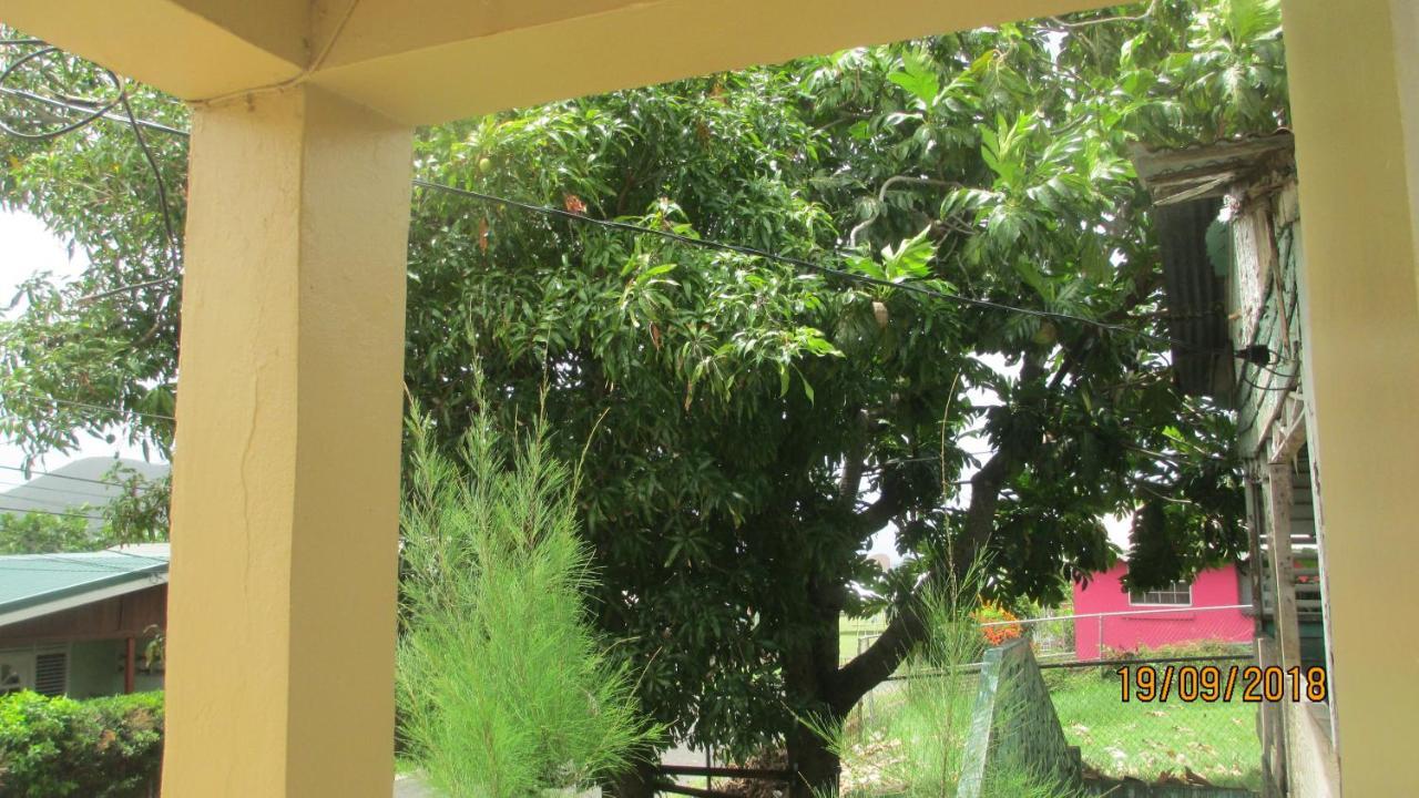 Tropical Breeze Vacation Home And Apartments Νησίδα Γκρος Εξωτερικό φωτογραφία