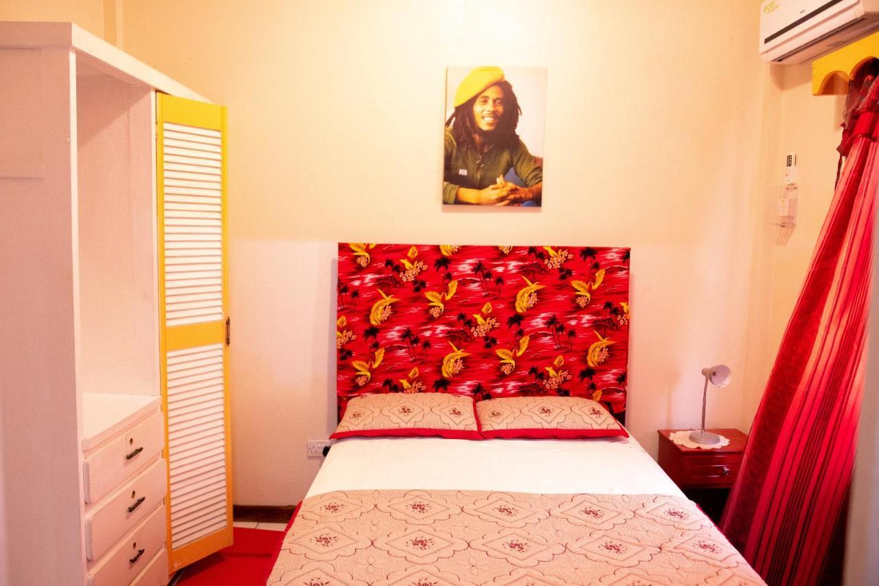 Tropical Breeze Vacation Home And Apartments Νησίδα Γκρος Εξωτερικό φωτογραφία