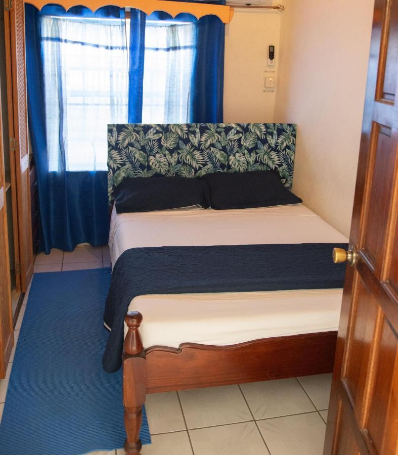 Tropical Breeze Vacation Home And Apartments Νησίδα Γκρος Εξωτερικό φωτογραφία