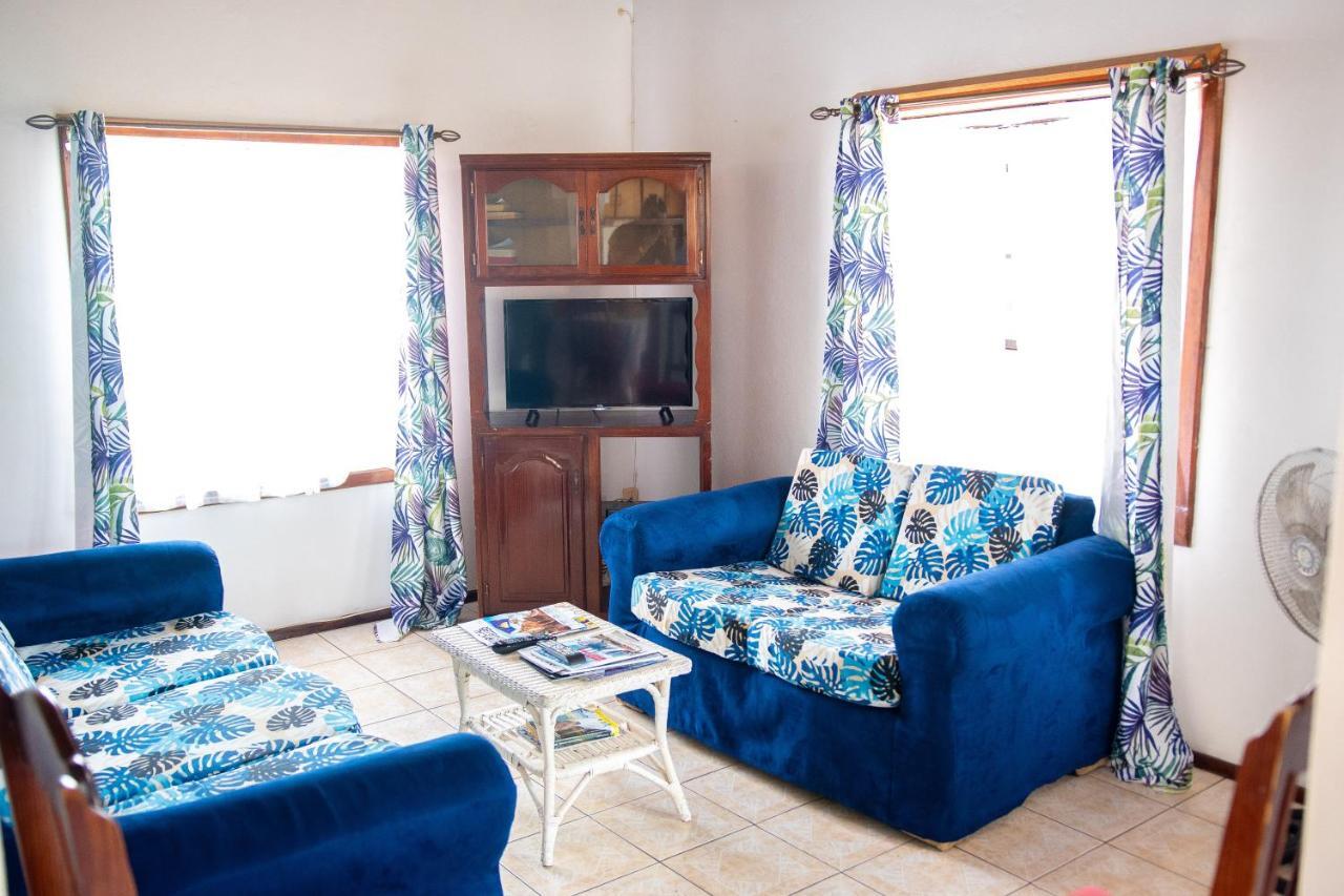 Tropical Breeze Vacation Home And Apartments Νησίδα Γκρος Εξωτερικό φωτογραφία