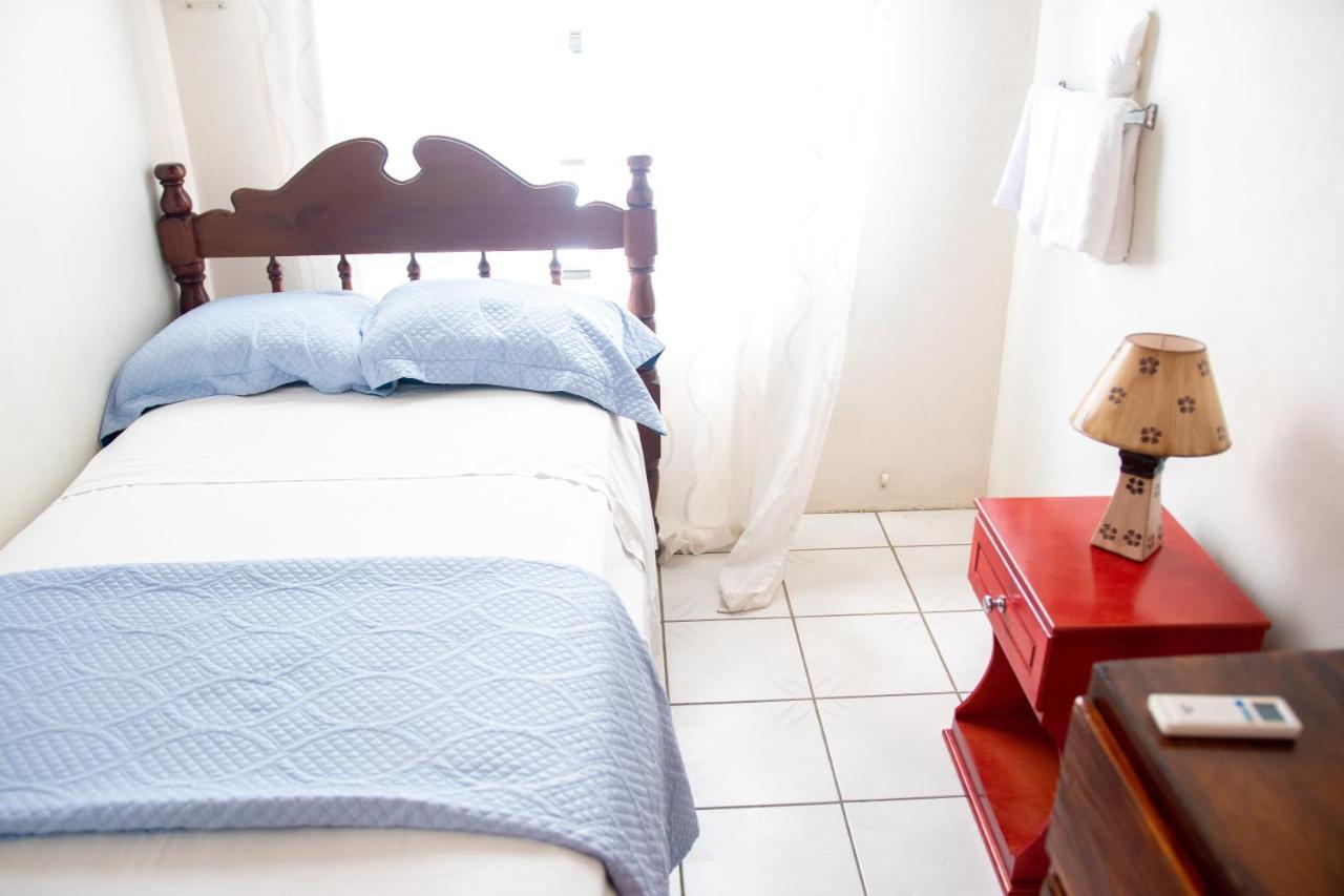 Tropical Breeze Vacation Home And Apartments Νησίδα Γκρος Εξωτερικό φωτογραφία