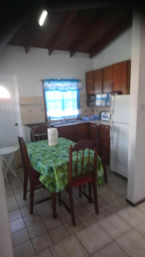 Tropical Breeze Vacation Home And Apartments Νησίδα Γκρος Εξωτερικό φωτογραφία