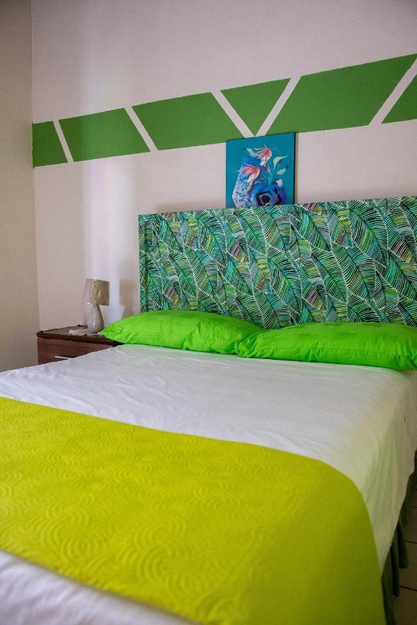 Tropical Breeze Vacation Home And Apartments Νησίδα Γκρος Εξωτερικό φωτογραφία