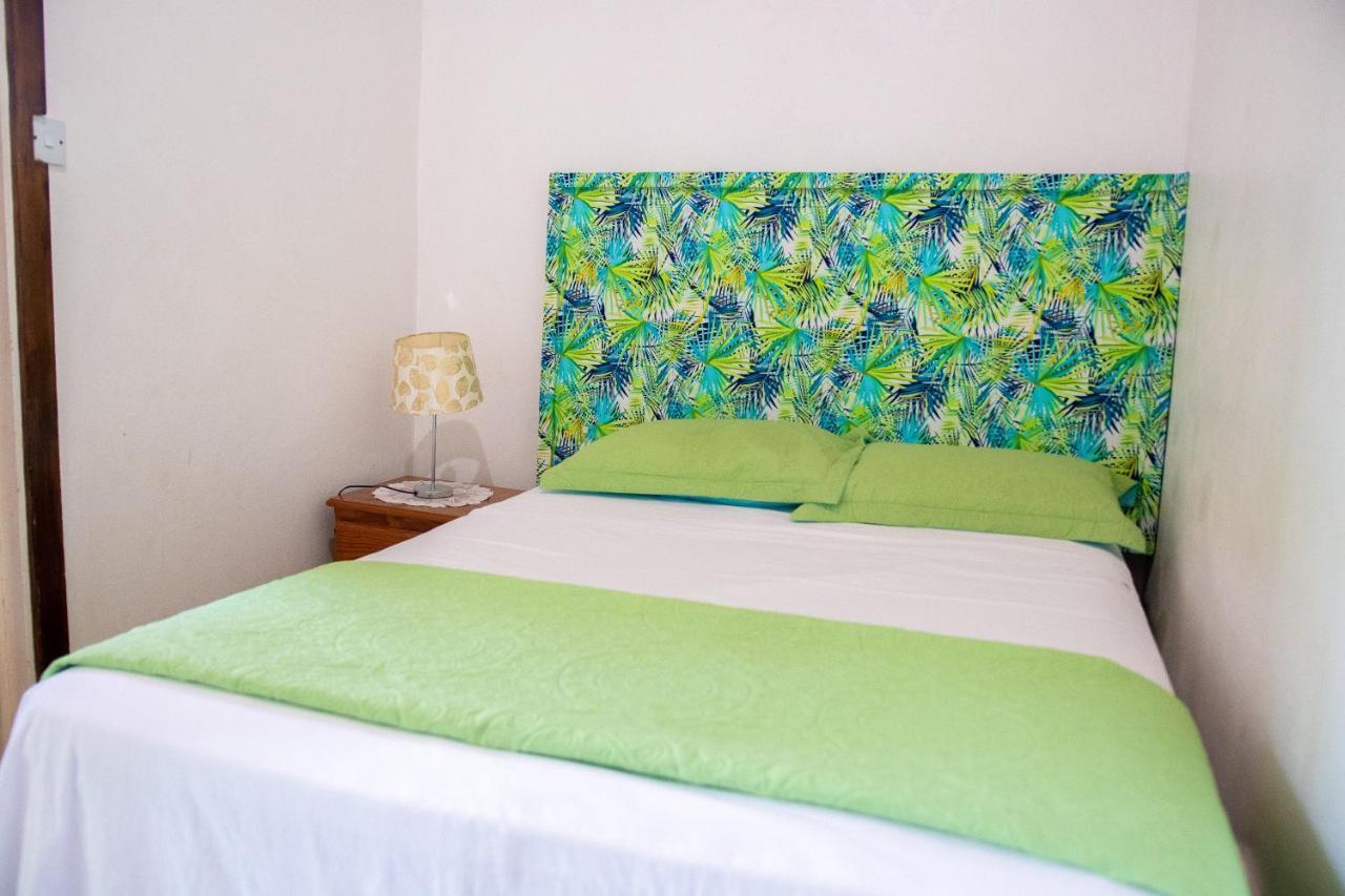 Tropical Breeze Vacation Home And Apartments Νησίδα Γκρος Εξωτερικό φωτογραφία