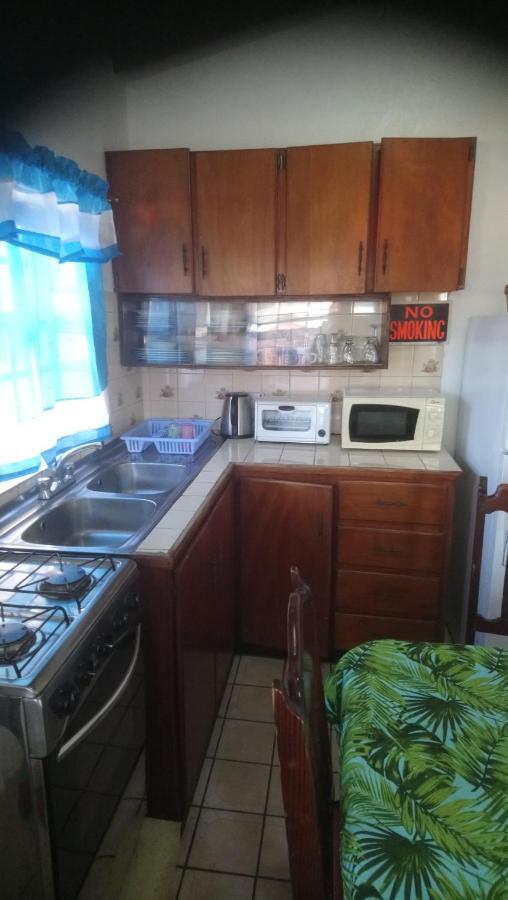 Tropical Breeze Vacation Home And Apartments Νησίδα Γκρος Εξωτερικό φωτογραφία